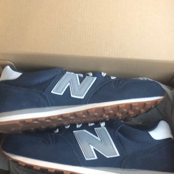 New Balance tennis shoes - Picture 2 of 3